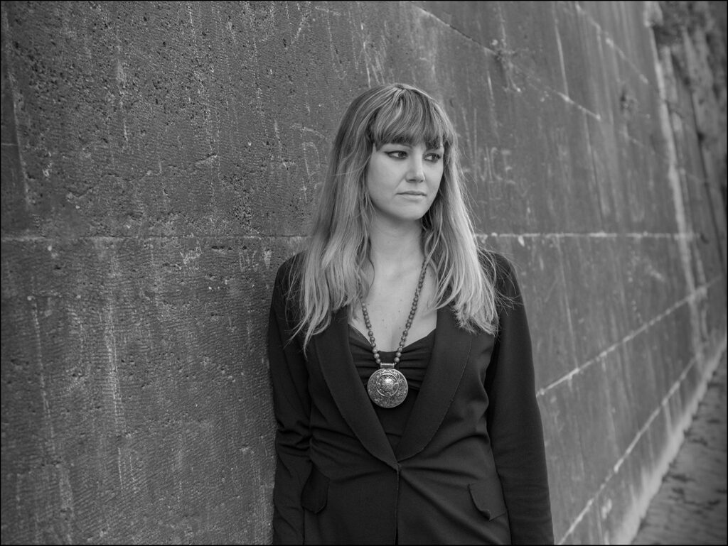 Sul presente una croce – Ilaria Palomba